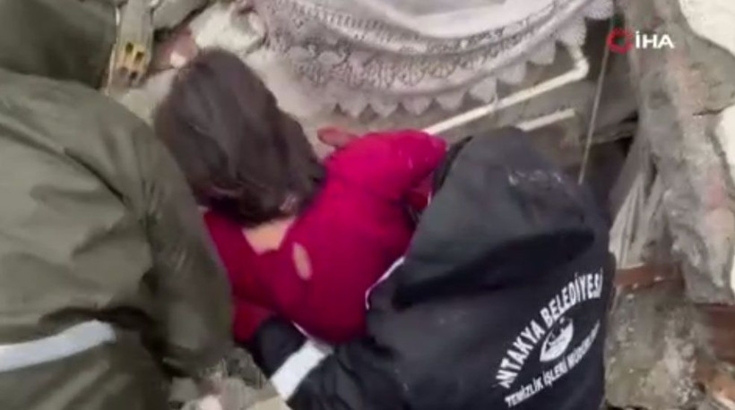 Hatay'da polis baba ailesini öyle bir yöntemle kurtardı ki... - Resim: 3