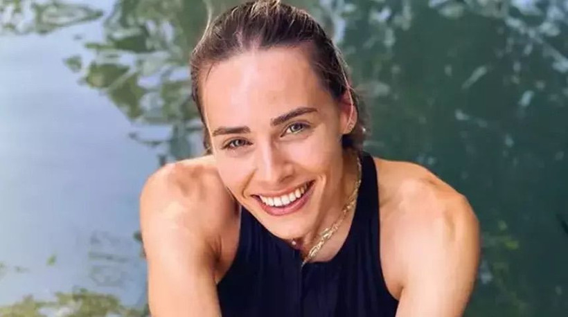 Damla Can'ın başörtülü hali şaşırttı! Kutsal topraklarda sevgilisi ile paylaştı... - Resim: 1