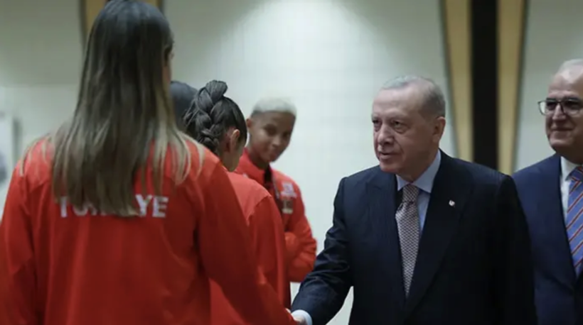 Kadın voleybol takımı filede hayran bırakmıştı! Cumhurbaşkanı Erdoğan ile kaptan Eda'nın sohbeti gülümsetti - Resim: 5