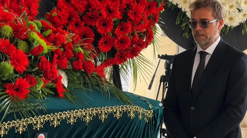 Babasını kaybeden Engin Altan Düzyatan tabutun başından bir an olsun ayrılmadı - Resim: 4