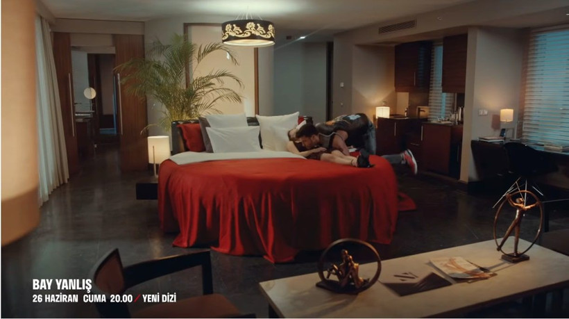 FOX TV'de Can Yaman Özge Gürel dizisi Bay Yanlış'a öpüşme sahnesi damga vurdu - Resim: 4