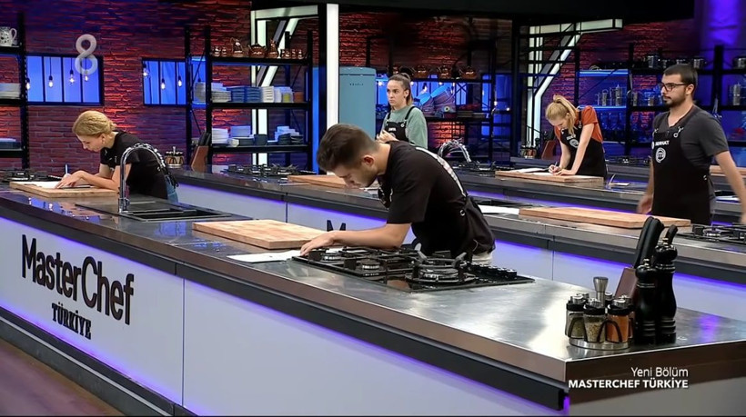 TV8 MasterChef Türkiye'de Tanya stüdyoda fenalaştı doktor eşliğinde ayrıldı - Resim: 4