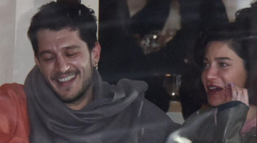 İlk kez yakalandılar! Berrak Tüzünataç Uraz Kaygılaroğlu aşka geldi samimi pozları olay - Resim: 2