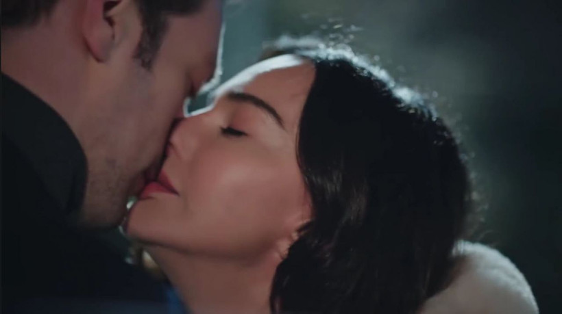 Camdaki Kız'da 6 kere öpüşen Hande Ataizi 'bana geçmedi' deyip anlattı! - Resim: 4