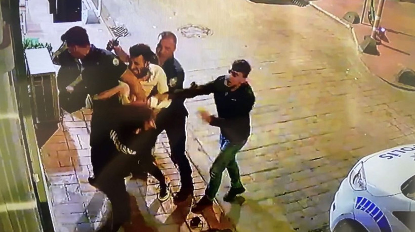 Sokak ortasında darp ettiği sevgilisinden Çağatay Akman'a uzaklaştırma şoku! - Resim: 2