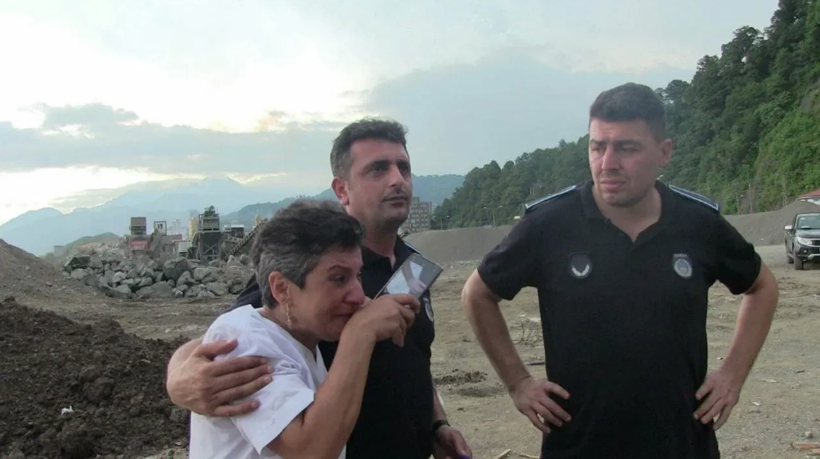 Artvin'de tırın dorsesinde terkedilmiş hasta ve ölü atlar yürekleri sızlattı - Resim: 4