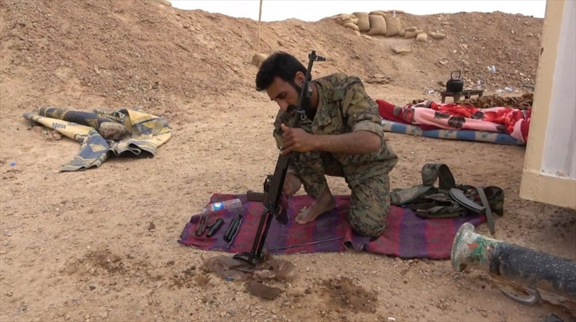 Münbiç'te YPG/PKK’lıların elindeki ABD yapımı TOW tanksavarlar, objektiflere yansıdı - Resim: 1