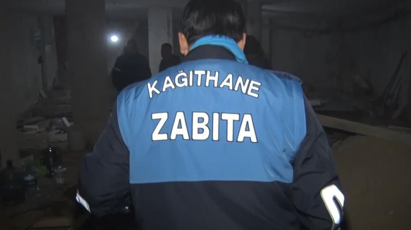 İstanbul'da akılalmaz olay! Aylarca gizlice kazdı, zemine 1.5 metrelik kaçak kat indi! - Resim: 1