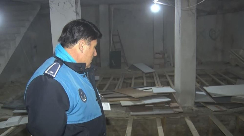 İstanbul'da akılalmaz olay! Aylarca gizlice kazdı, zemine 1.5 metrelik kaçak kat indi! - Resim: 3