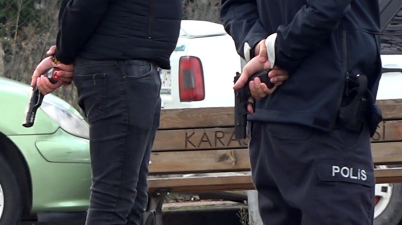 Parkta korku dolu dakikalar! Kız arkadaşını rehin aldı, polis eli tetikte bekledi - Resim: 3