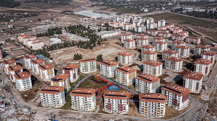 Deprem bölgesinde konutlar yükseliyor: Murat Kurum depremzede aileye misafir oldu - Resim: 4