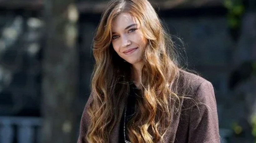 Afra Saraçoğlu'na sürpriz kutlama! Pastadaki yazı ortalığı karıştırdı - Resim: 1