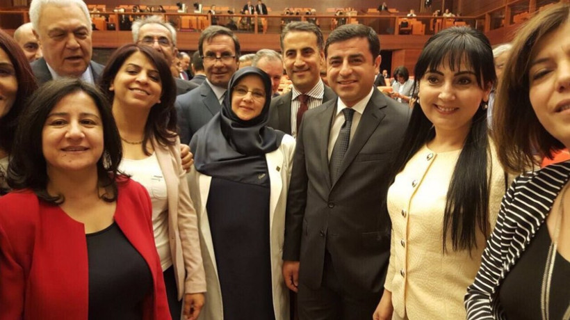 HDP'li milletvekillerinden Meclis'te dokunulmazlık fotoğrafı! - Resim: 1