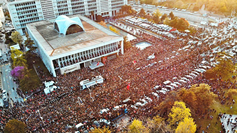 Saraçhane'de mazbata sonrası Ekrem İmamoğlu kalabalığı - Resim: 2