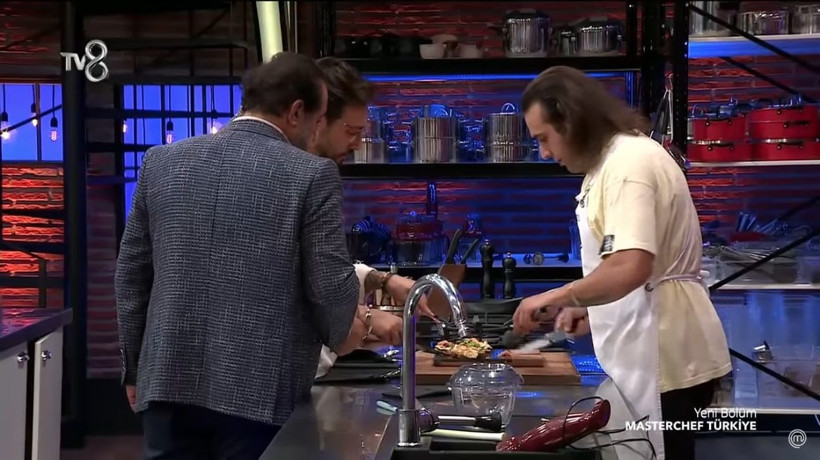 MasterChef Türkiye'de Mehmet Yalçınkaya'yı Barbaros çıldırttı 'Vurayım mı?' - Resim: 3