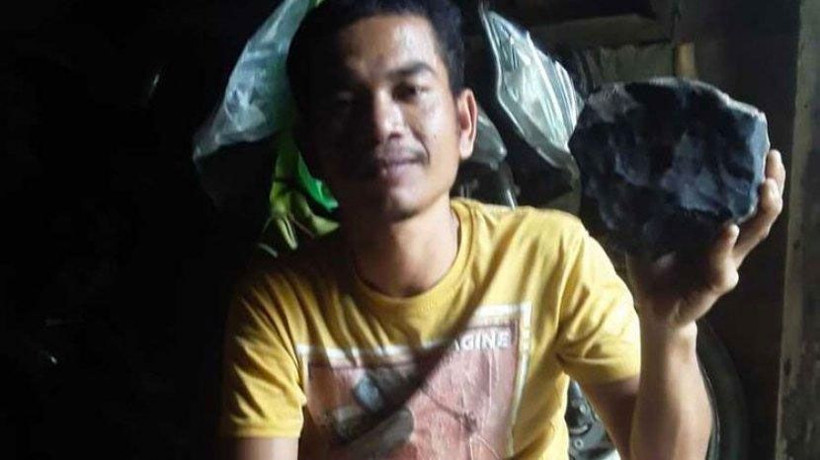 Gökten evin bahçesine düştü milyoner oldu - Resim: 4