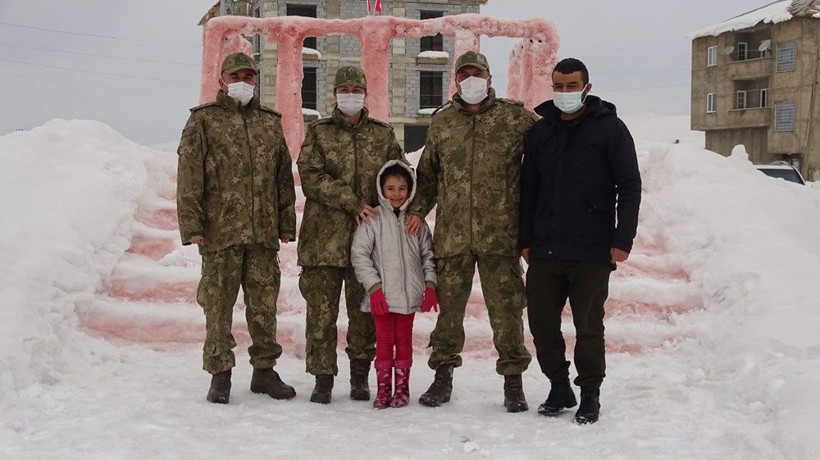 Hulusi Akar'dan Anıtkabir'i görmek isteyen Hira'ya davet - Resim: 4
