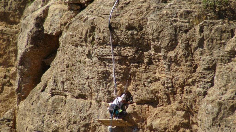Batman'da tehlikeye aldırmadan uçurumlardan kaya balı topluyorlar - Resim: 4