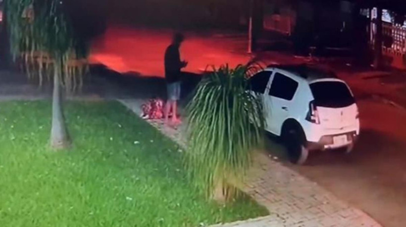 Arabasının sallandığını gördü! İçine bakınca hayatının şokunu yaşadı: Rezalet patladı - Resim: 1