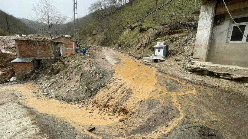 Trabzon'da felaket! Heyelan dere yatağındaki beş binayı yuttu - Resim: 2