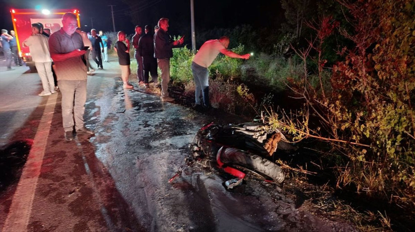 Can alan yarış! Farları yanmayan otomobil dehşet saçtı, motosiklet ikiye bölündü - Resim: 3