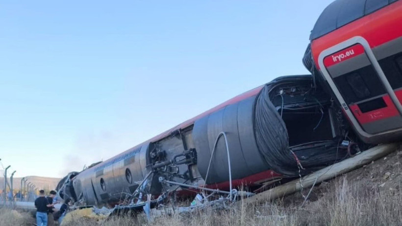 İspanya'da hızlı tren kazası faciası iki tren &ccedil;arpıştı &ccedil;ok sayıda &ouml;l&uuml; var - Resim: 0