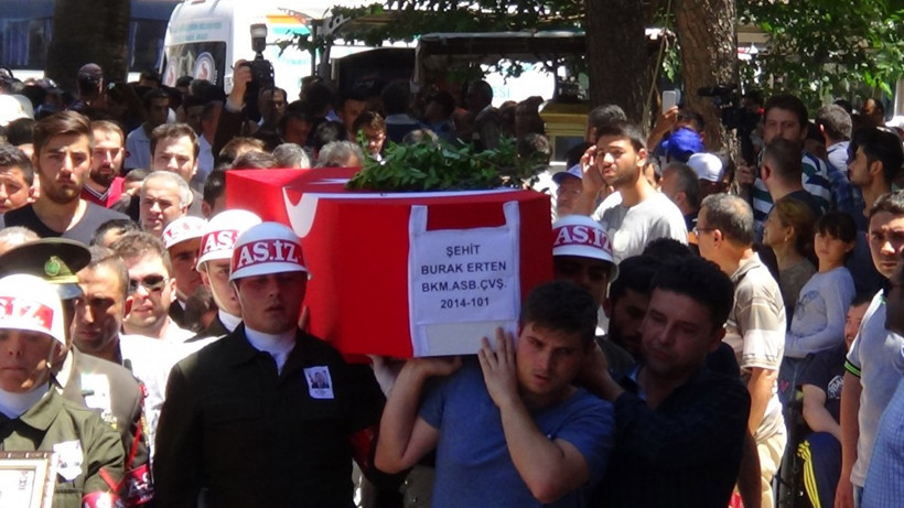 Şehit cenazesinde akılalmaz olay! Her şey bir anda oldu - Resim: 2