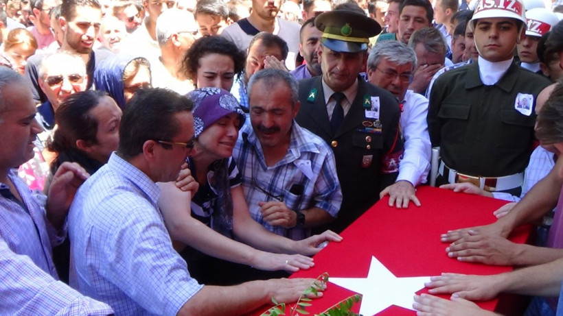 Şehit cenazesinde akılalmaz olay! Her şey bir anda oldu - Resim: 4
