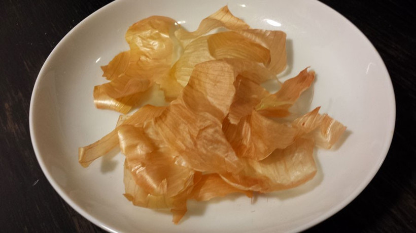 Sizde soğan kabuklarını çöpe mi atıyorsunuz? Kaynatıp için! - Resim: 2