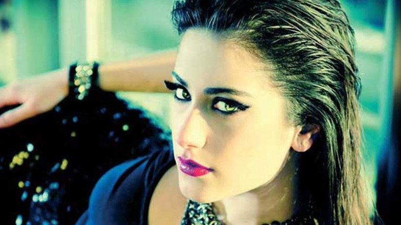 Hazal Kaya hayranlarına müjde geri dönüyor - Resim: 1