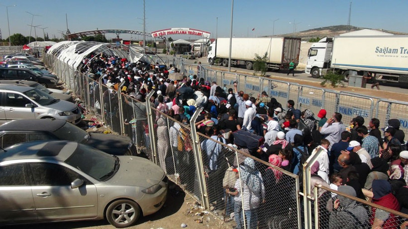 Suriyeliler Türkiye'yi terk ediyor - Resim: 1