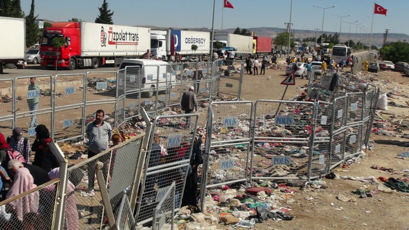 Suriyeliler Türkiye'yi terk ediyor - Resim: 2