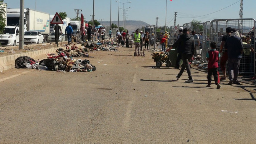 Suriyeliler Türkiye'yi terk ediyor - Resim: 3