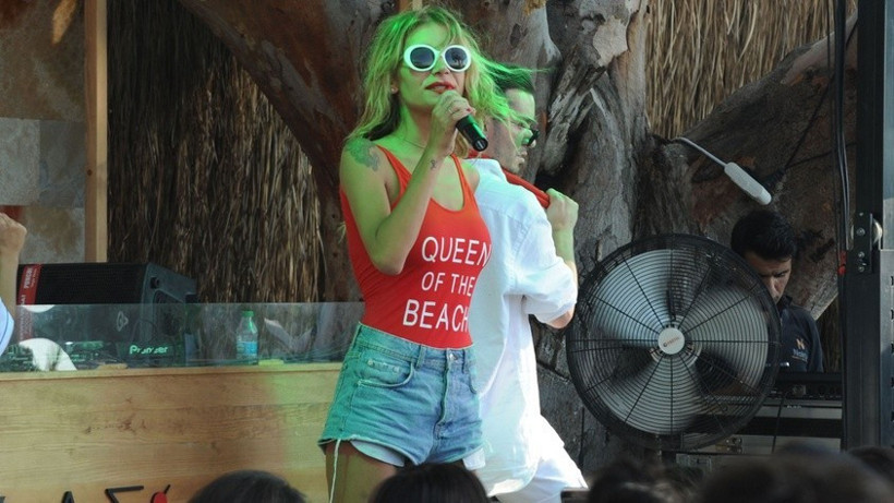 İrem Derici taş gibiyim dedi selülitleri onu rezil etti - Resim: 1