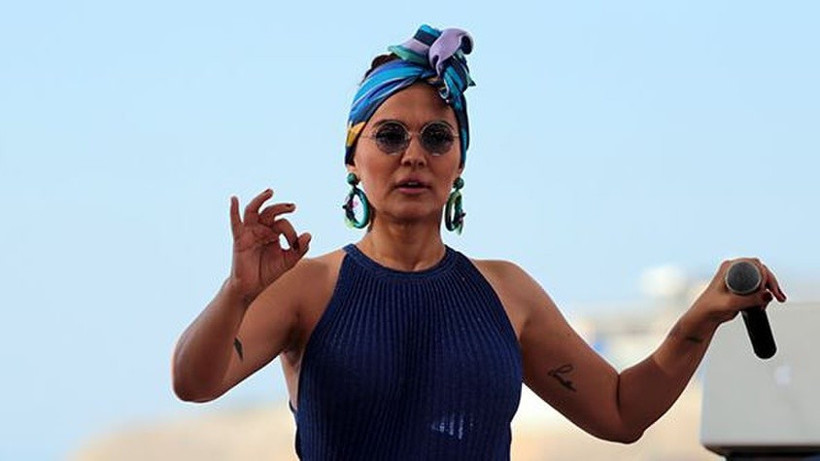 Demet Akalın'ın üzerinde taşıdıkları dudak uçuklattı! - Resim: 1