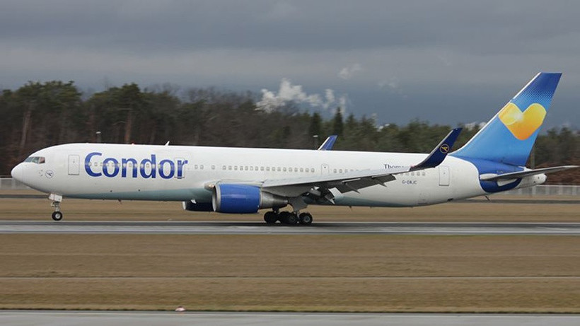 Uçakta hostesler cinsel ilişkiye girdi skandal olayın görüntüleri ortaya çıktı - Resim: 1