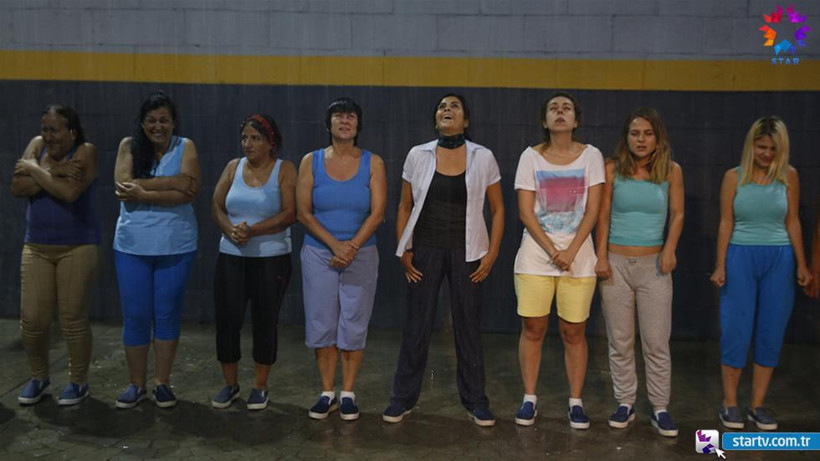 Avlu dizisinde çekimler durdu! Apar topar ameliyata alındı - Resim: 4