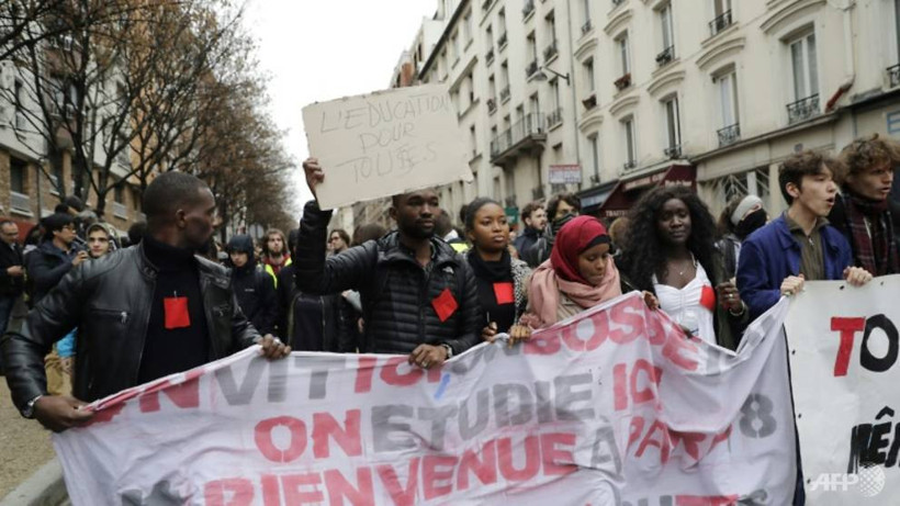 Fransa'da 700 den fazla liseli gözaltına alındı - Resim: 4