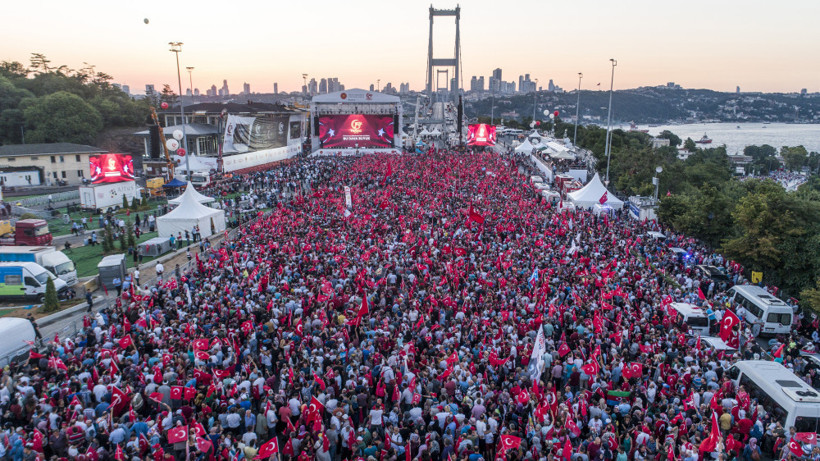  15 Temmuz Şehitler Köprüsü'nde muhteşem tören - Resim: 3