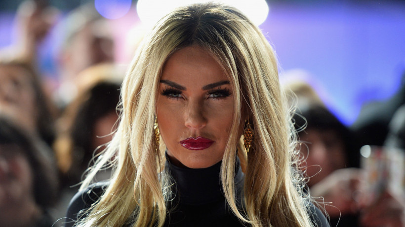 Üstsüz balkona çıkan Katie Price'ye sevgili sansürü!  - Resim: 1