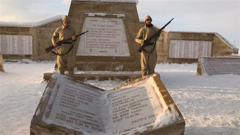 Sarıkamış şehitleri için 'eksi 15' derecede 'saygı' nöbeti - Resim: 3