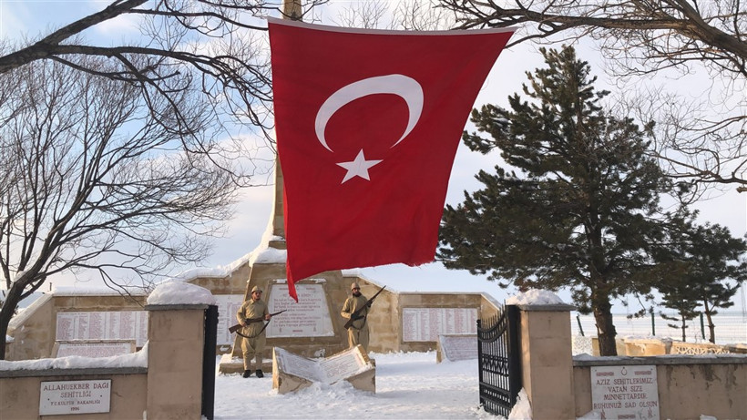 Sarıkamış şehitleri için 'eksi 15' derecede 'saygı' nöbeti - Resim: 4