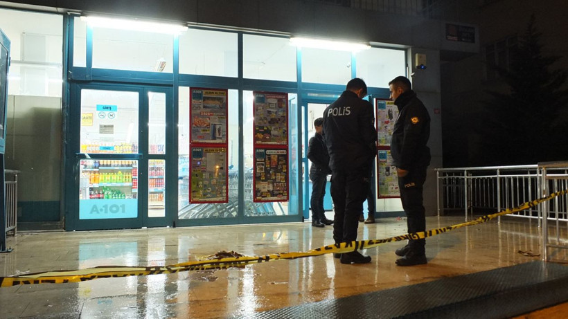 Maltepe'de marketten silahlı soygun: Soyguncu kamerada! - Resim: 3
