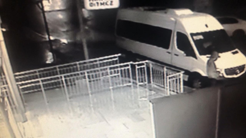 Maltepe'de marketten silahlı soygun: Soyguncu kamerada! - Resim: 4