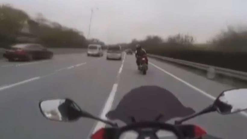 E-5'i birbirine katan motosikletli trafik magandası yakalandı - Resim: 1