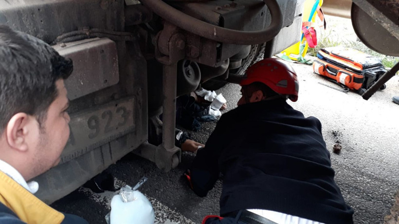 Şanlıurfa'da çarptığı TIR'ın altında kalan motosiklet sürücüsü ağır yaralandı - Resim: 2
