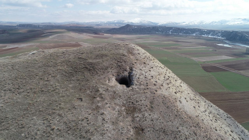 Sivas'taki Delik Tepe'yi görenler hayrete düşüyor - Resim: 1