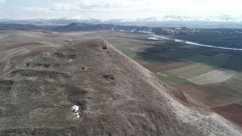 Sivas'taki Delik Tepe'yi görenler hayrete düşüyor - Resim: 2