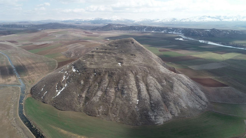 Sivas'taki Delik Tepe'yi görenler hayrete düşüyor - Resim: 3