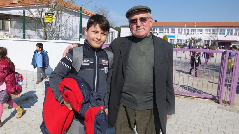 Tarlada çiftçi camide müezzin sahnede şarkıcı - Resim: 4